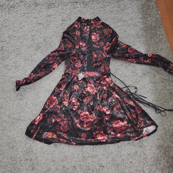 TOP shop Ring Lace Up Floral Velvet Skater Dress - Picture 6 of 10